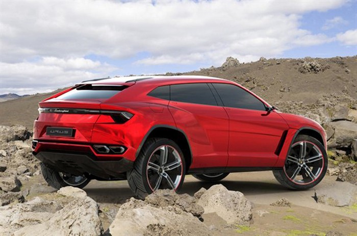 Từ những hình ảnh của chiếc SUV mới cho thấy thiết kế có phần bắt chước loạt siêu xe vừa ra mắt, xe được sơn màu đỏ giống như Lamborghini Aventador J.